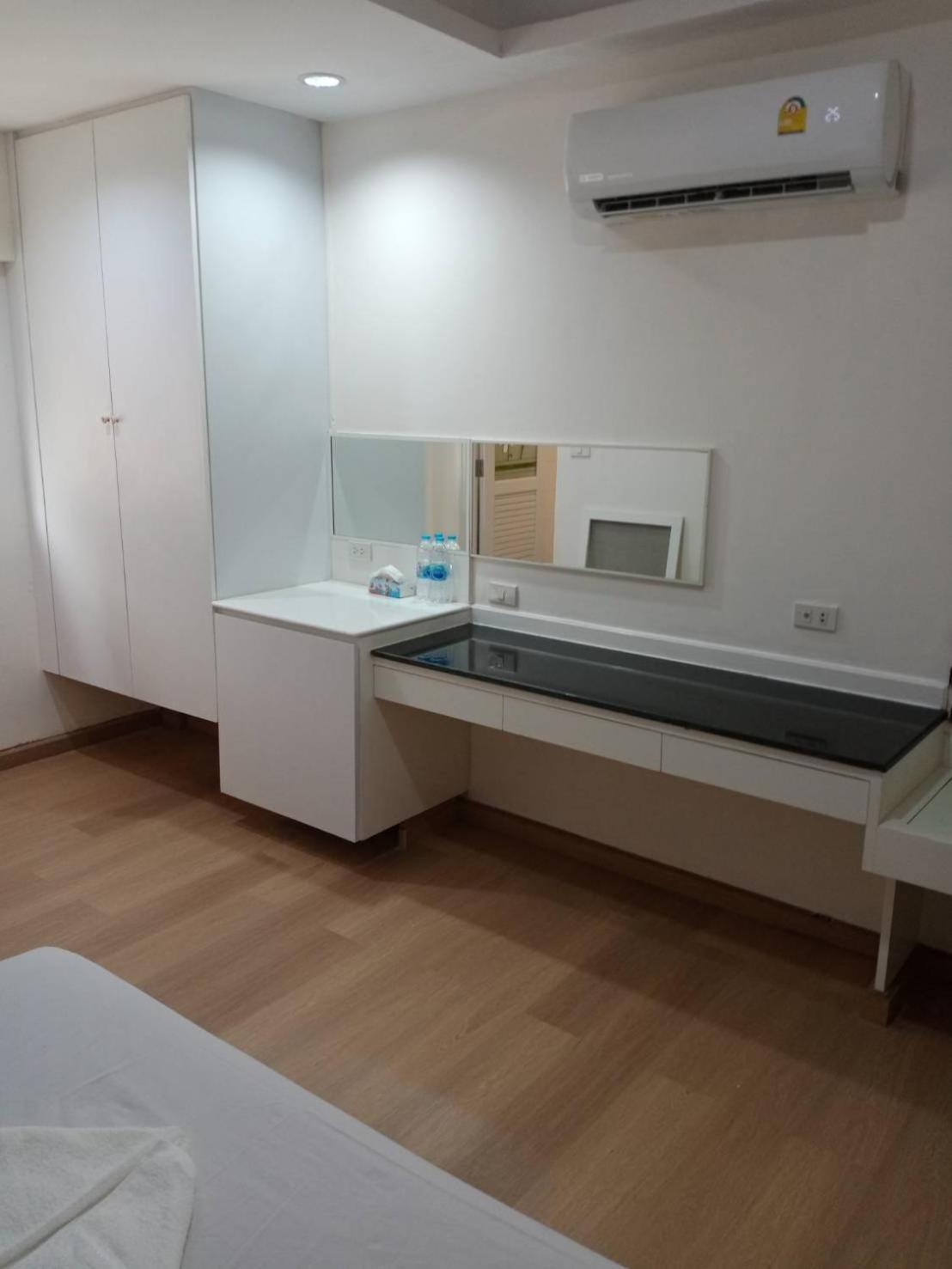 Royal Garden Home Hotel Bangkok Luaran gambar
