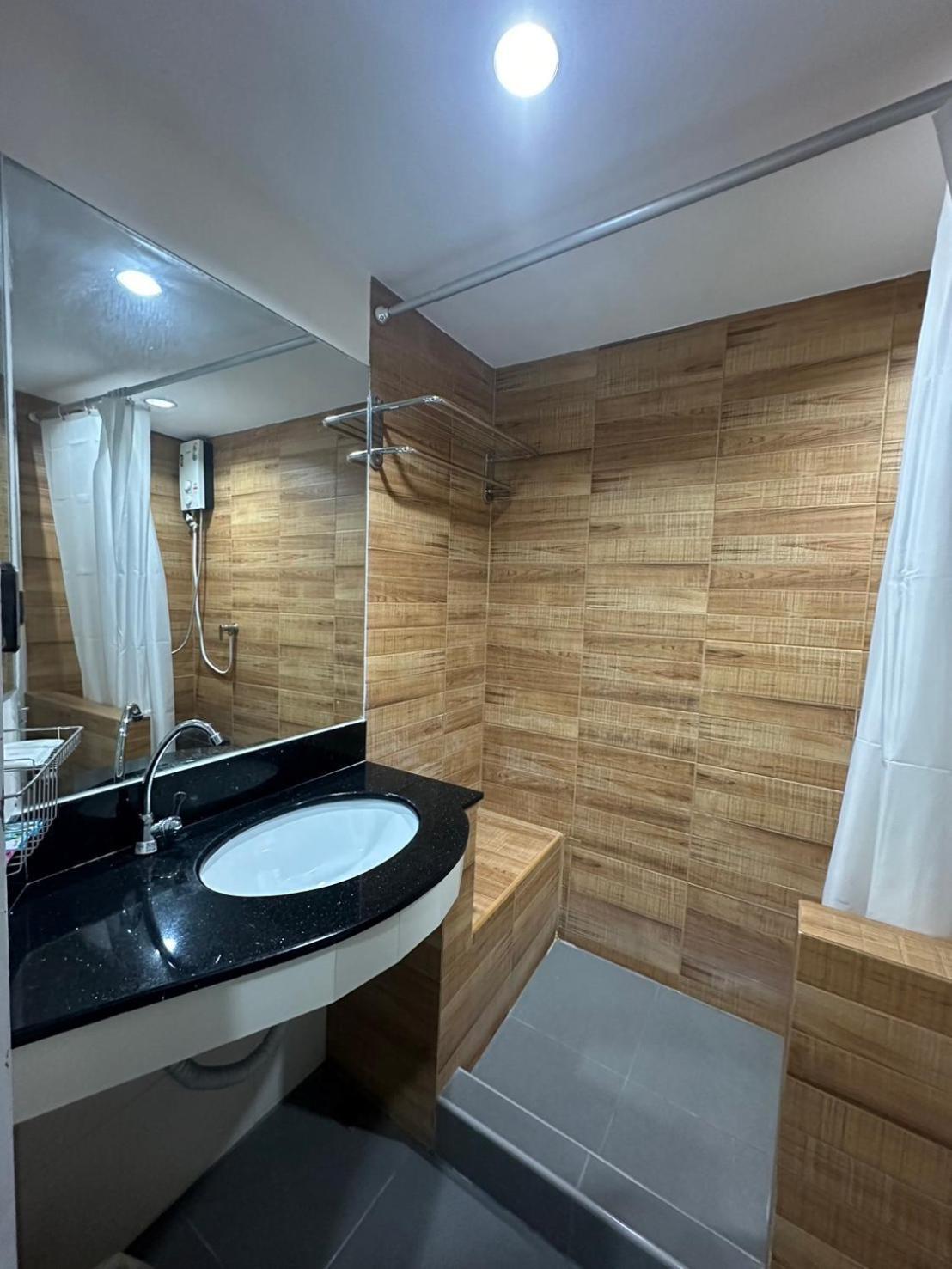 Royal Garden Home Hotel Bangkok Luaran gambar