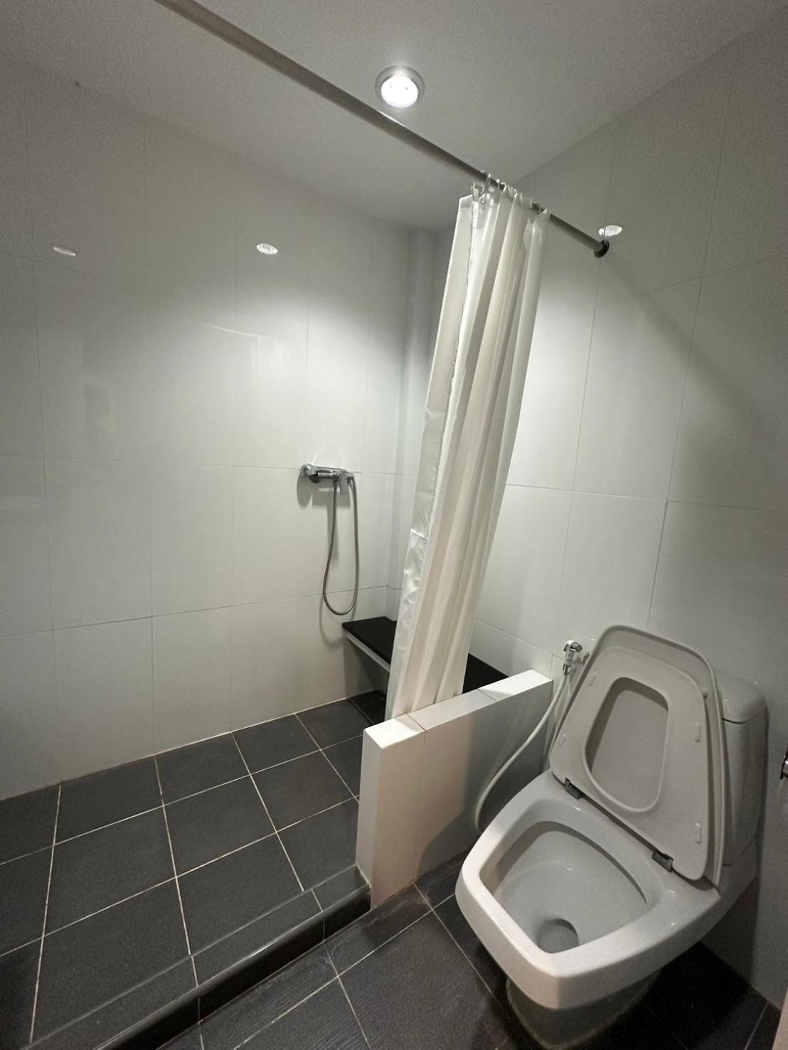 Royal Garden Home Hotel Bangkok Luaran gambar
