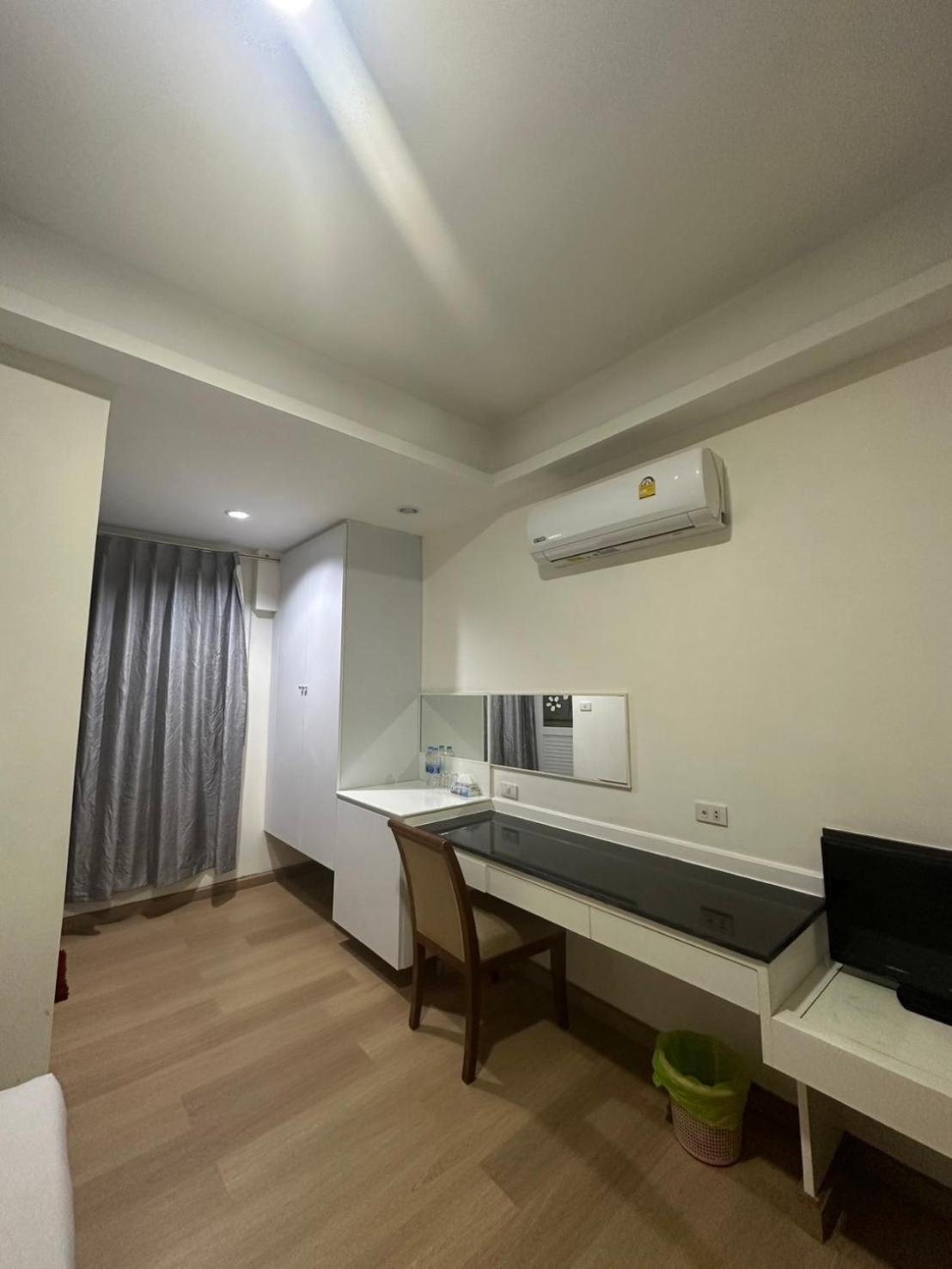 Royal Garden Home Hotel Bangkok Luaran gambar
