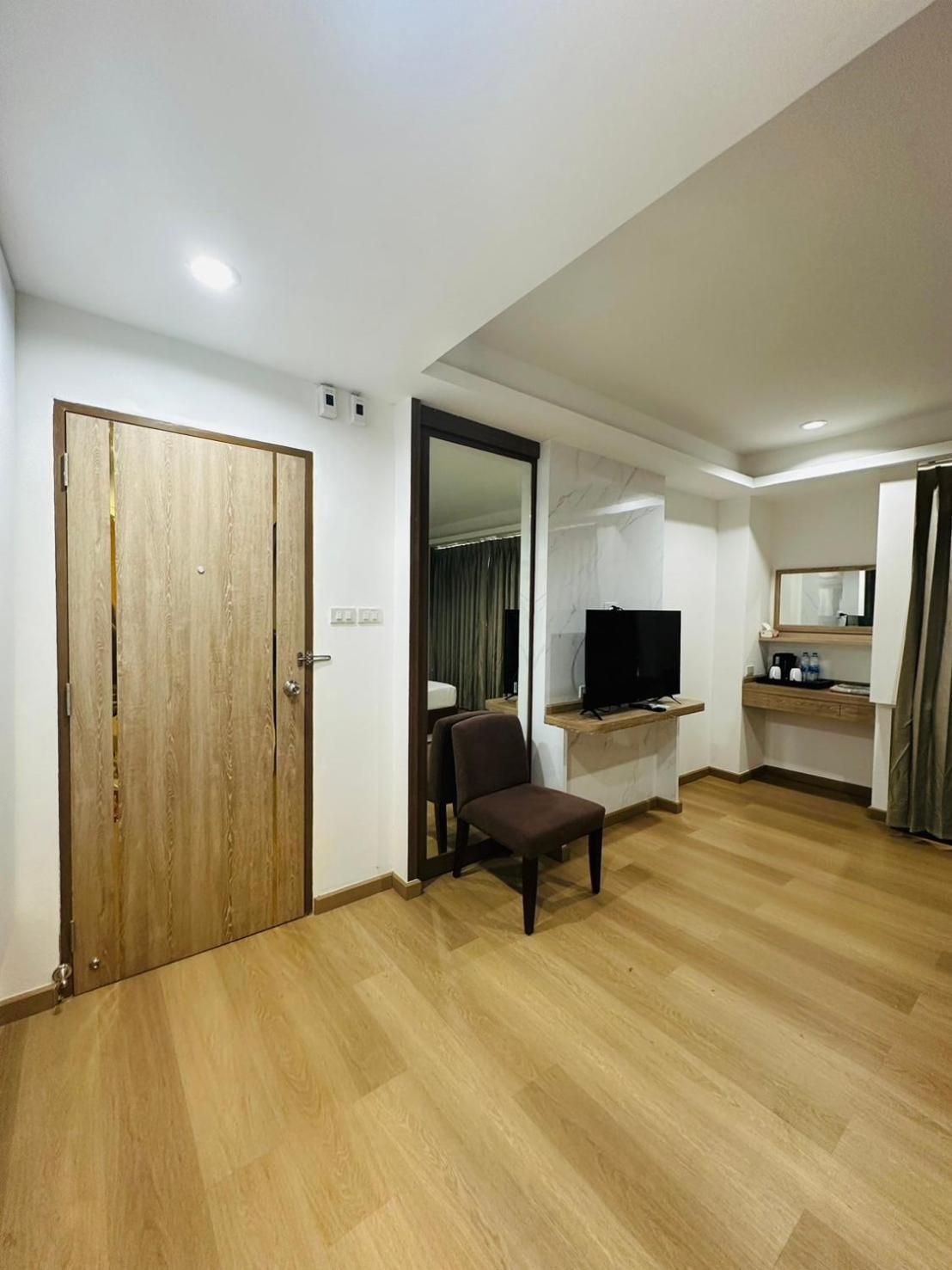 Royal Garden Home Hotel Bangkok Luaran gambar