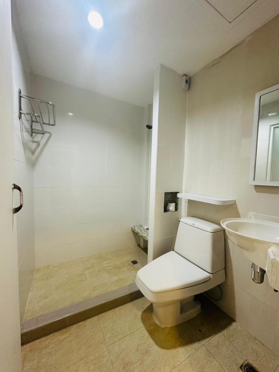Royal Garden Home Hotel Bangkok Luaran gambar