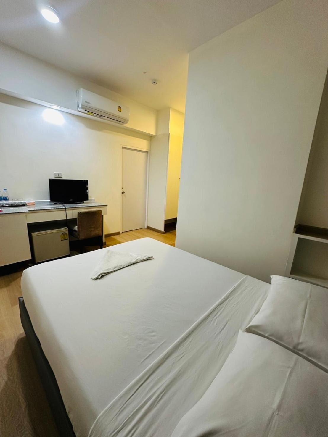 Royal Garden Home Hotel Bangkok Luaran gambar