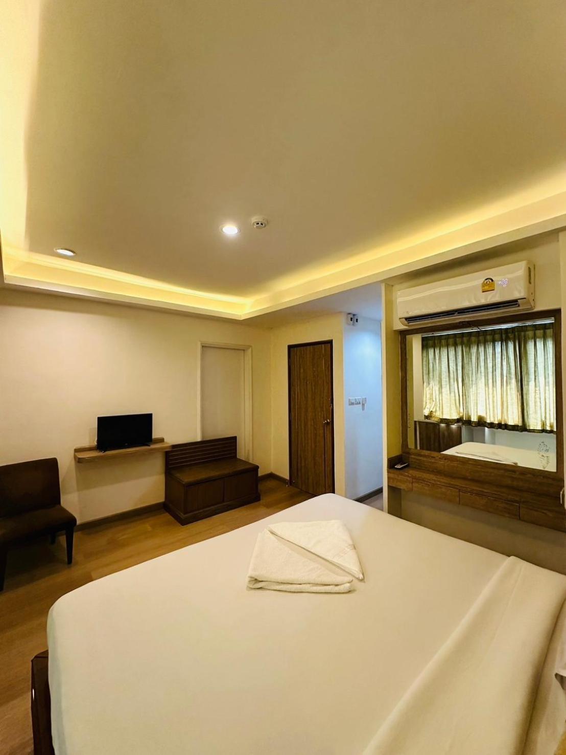 Royal Garden Home Hotel Bangkok Luaran gambar