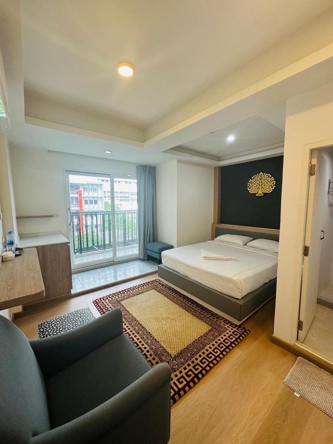 Royal Garden Home Hotel Bangkok Luaran gambar