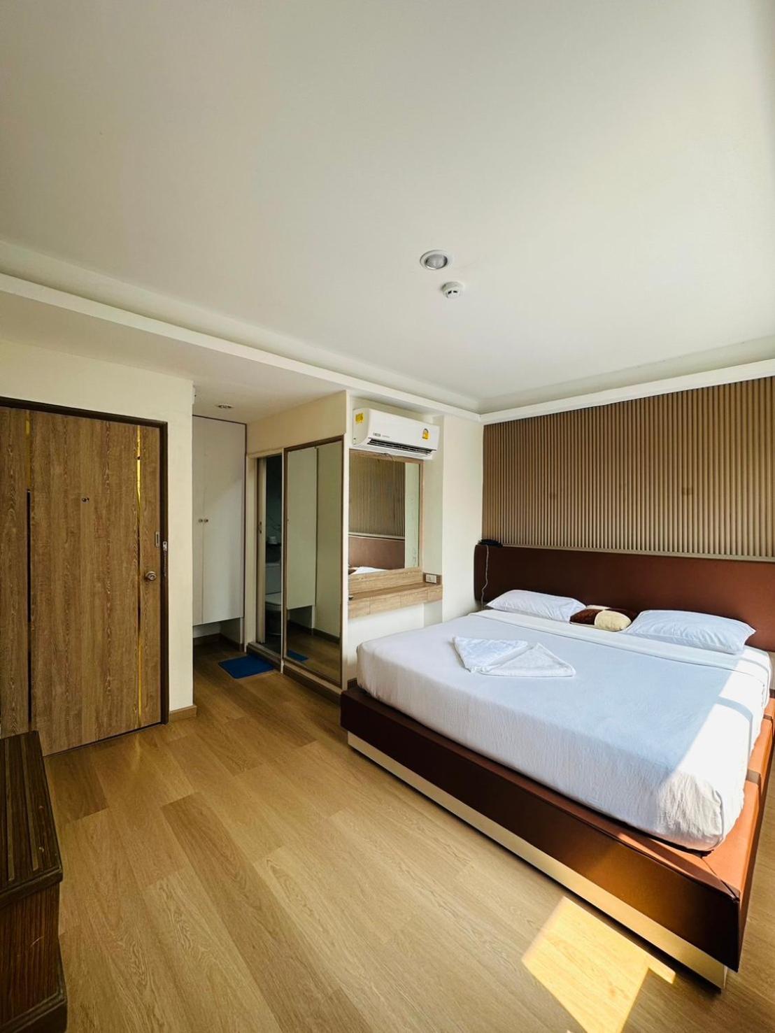 Royal Garden Home Hotel Bangkok Luaran gambar