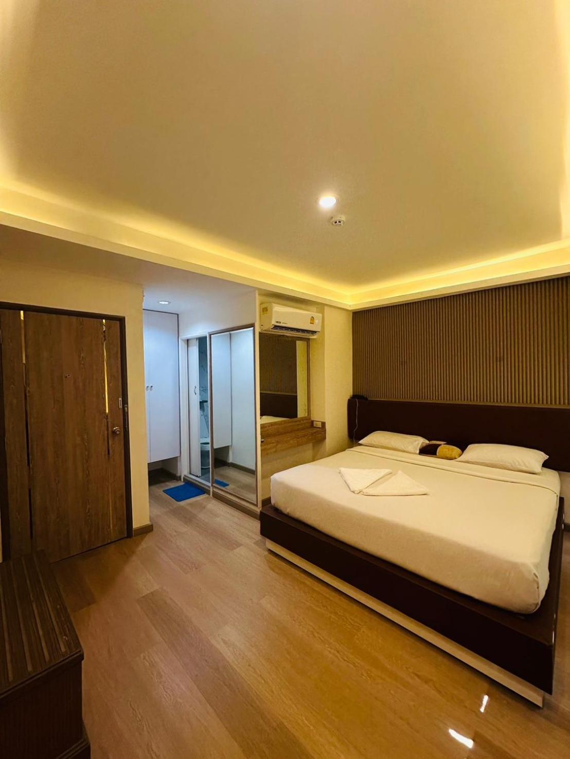 Royal Garden Home Hotel Bangkok Luaran gambar