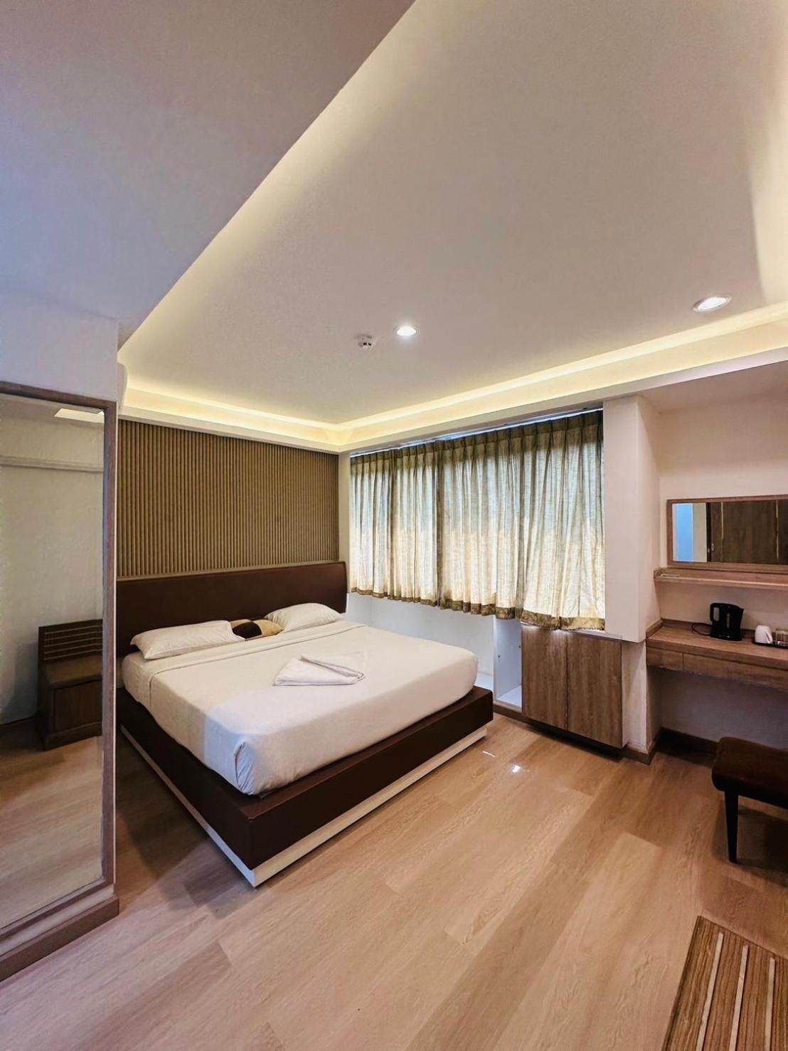 Royal Garden Home Hotel Bangkok Luaran gambar