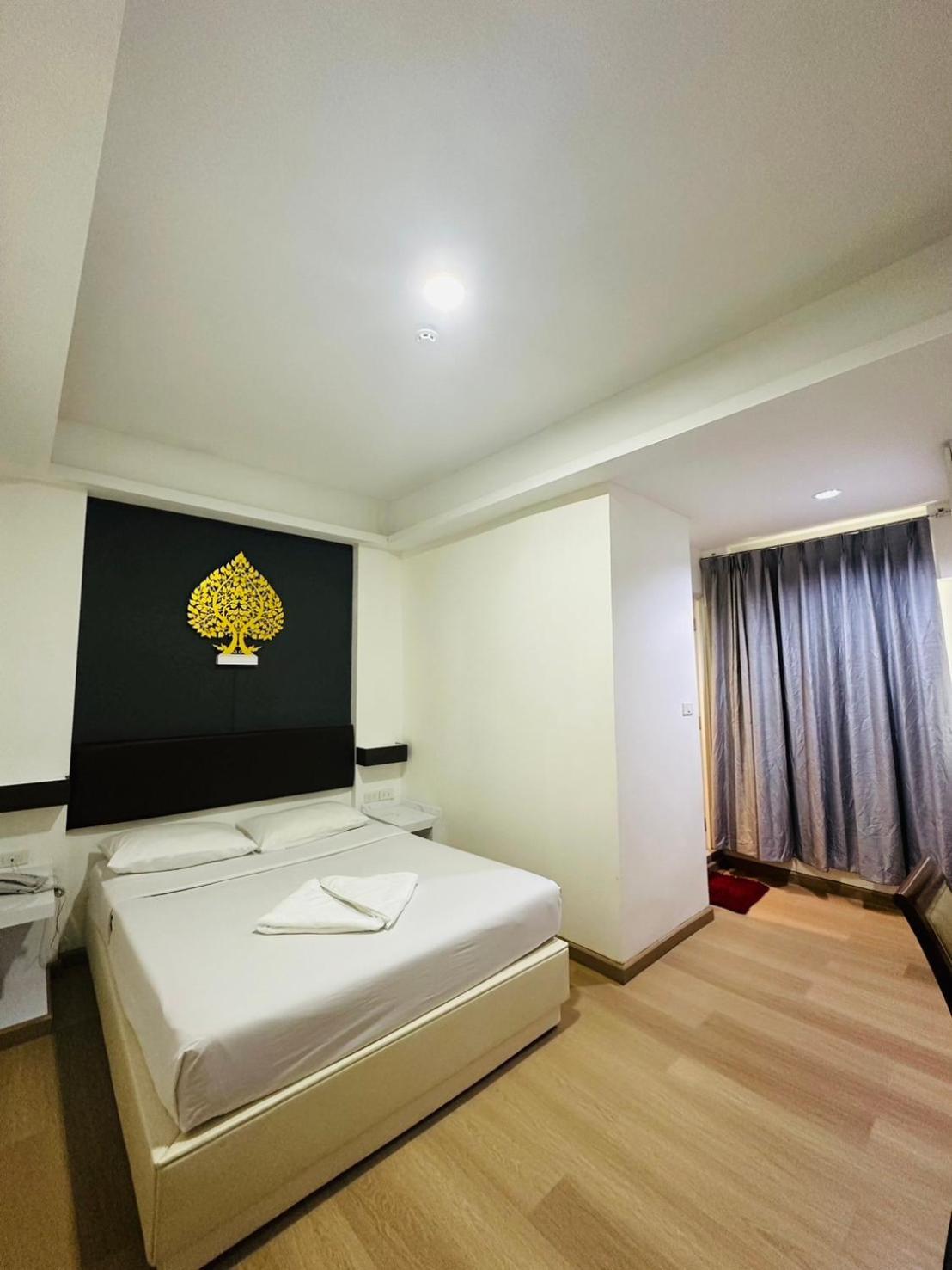 Royal Garden Home Hotel Bangkok Luaran gambar