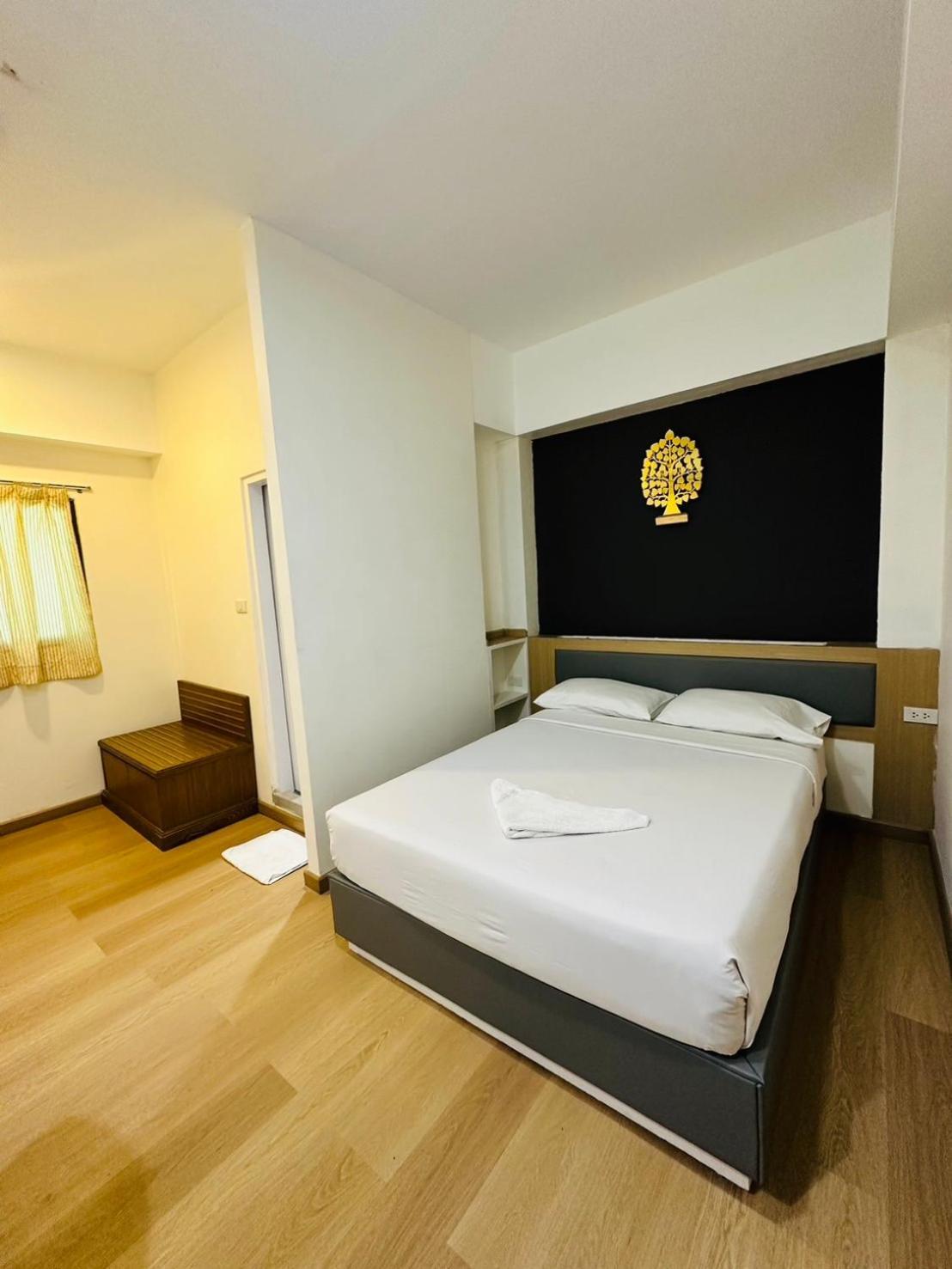 Royal Garden Home Hotel Bangkok Luaran gambar