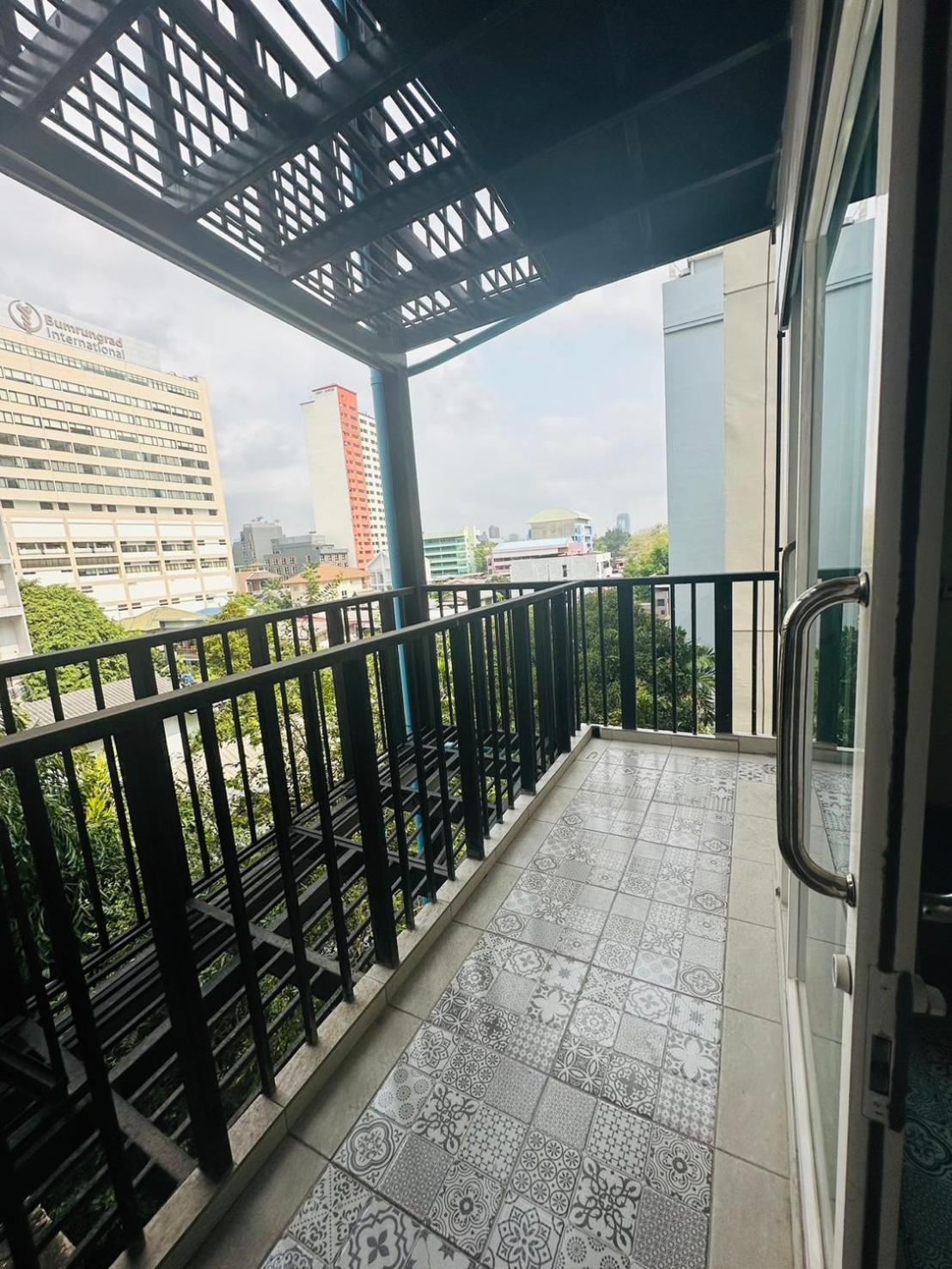 Royal Garden Home Hotel Bangkok Luaran gambar