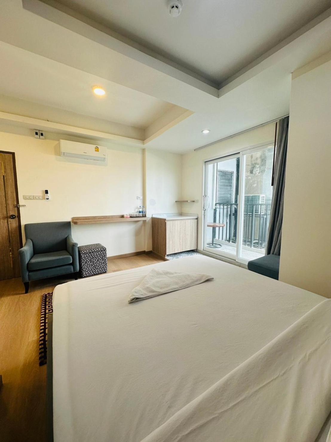 Royal Garden Home Hotel Bangkok Luaran gambar