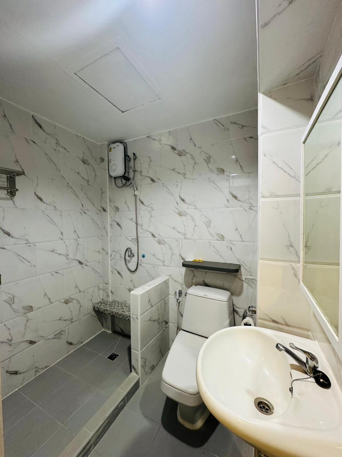 Royal Garden Home Hotel Bangkok Luaran gambar